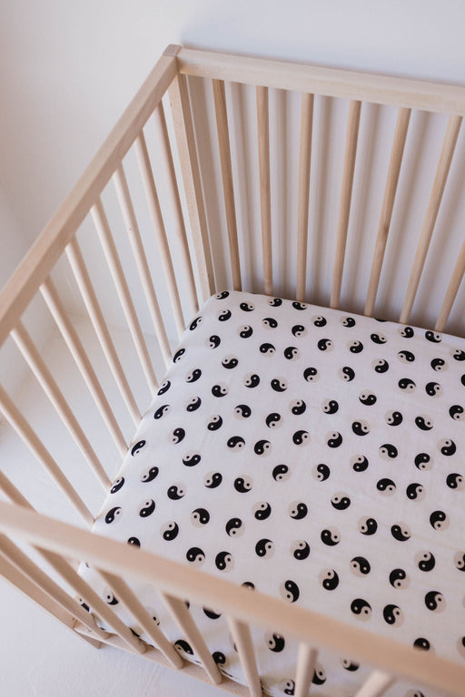 forever french Black & White Yin Yang | Crib Sheet