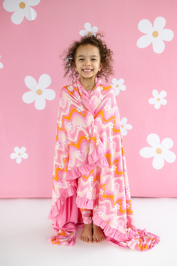 Dream Big Little Co GROOVY FLORAL DREAM RUFFLE BLANKET