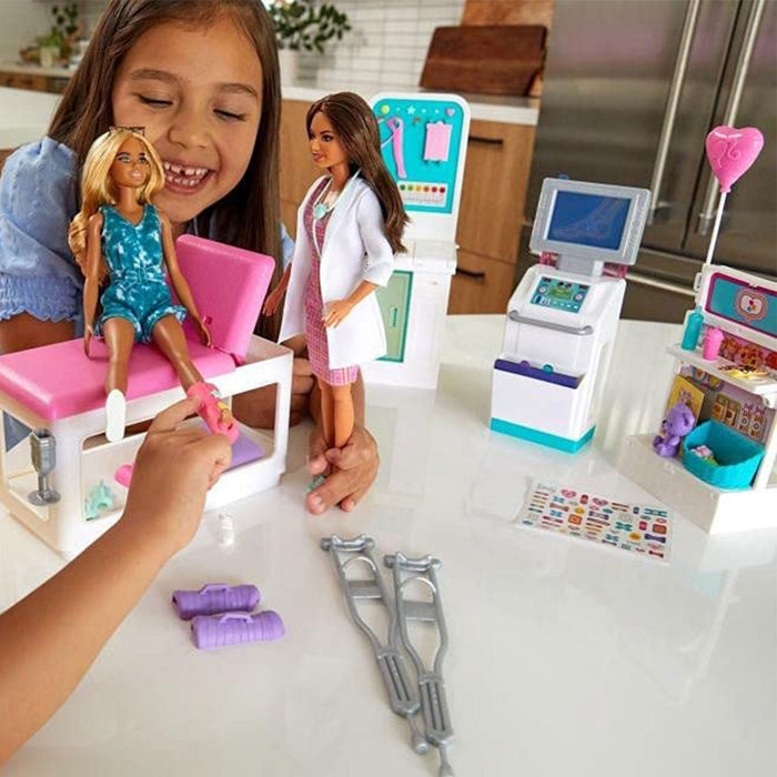 Barbie Fast Cast Clinic Playset with Brunette Barbie Doctor Doll, 4 Play Areas