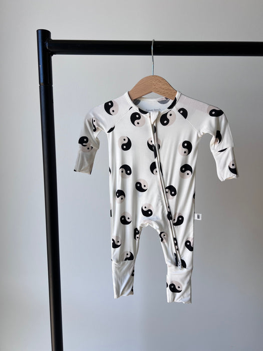 forever french baby Bamboo Zip Pajamas | Black & White Yin Yang