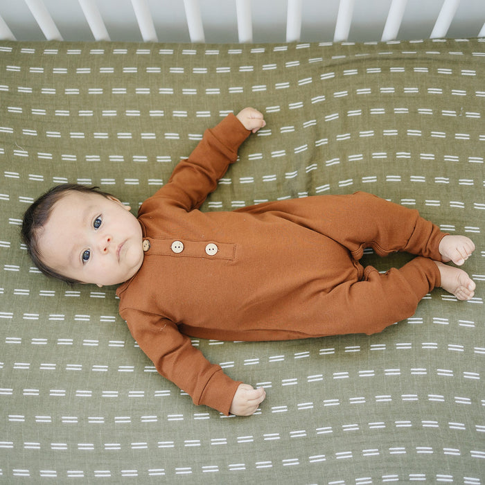 Mebie Baby Olive Strokes Muslin Crib Sheet