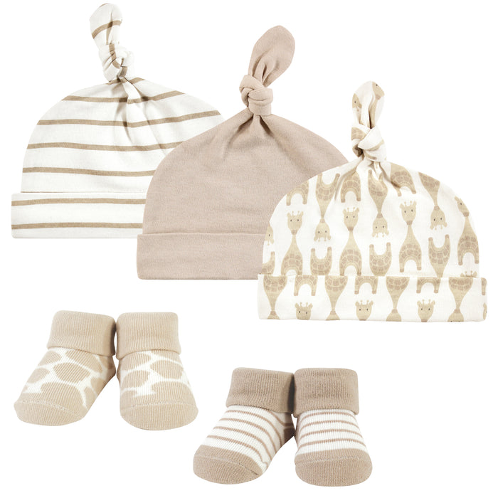Hudson Baby Gender Neutral Cap and Socks Set, Modern Giraffe ,0-9 Months
