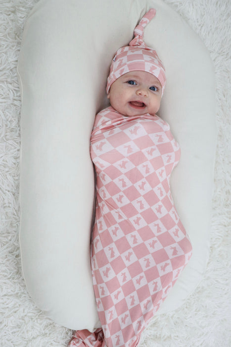 Dream Big Little Co HOPPITY BLUSH CHECKERS DREAM SWADDLE & BEANIE