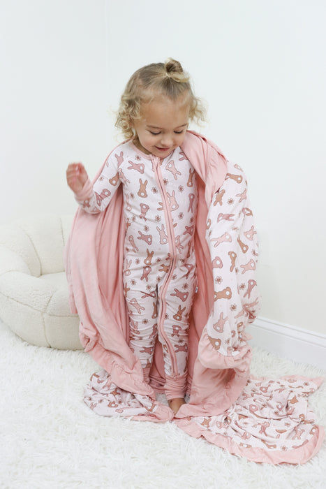 Dream Big Little Co HOPPY EASTER DREAM RUFFLE BLANKET