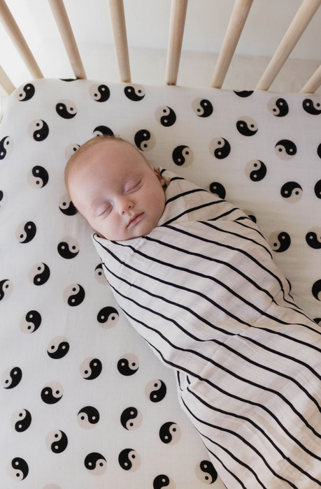 forever french Black & White Yin Yang | Crib Sheet