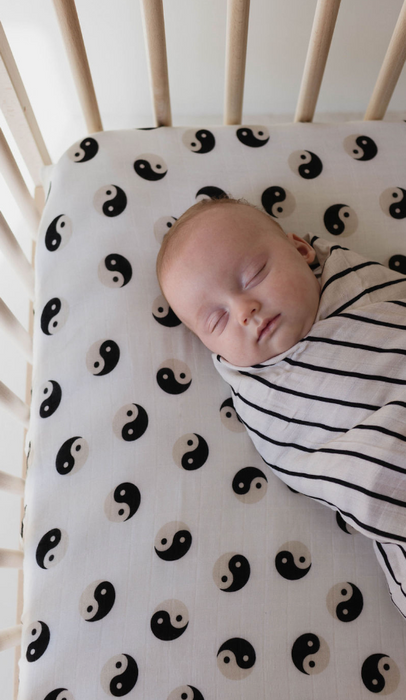 forever french Black & White Yin Yang | Crib Sheet