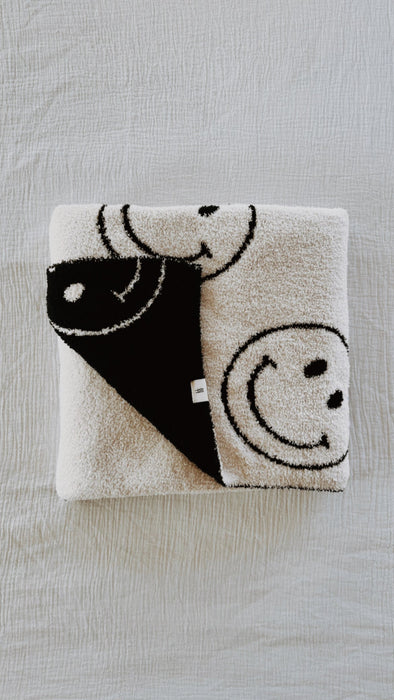 forever french Just Smile Black & Ivory | Plush Blanket