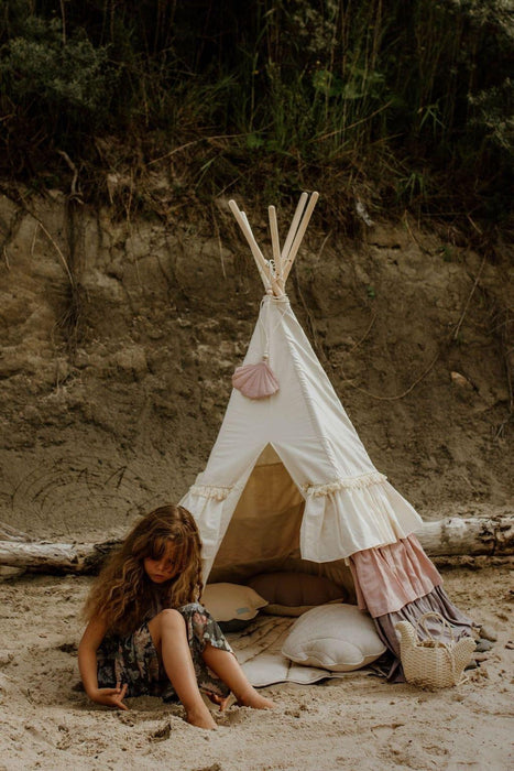 Moi Mili “Powder Frills” Teepee Tent with Frills