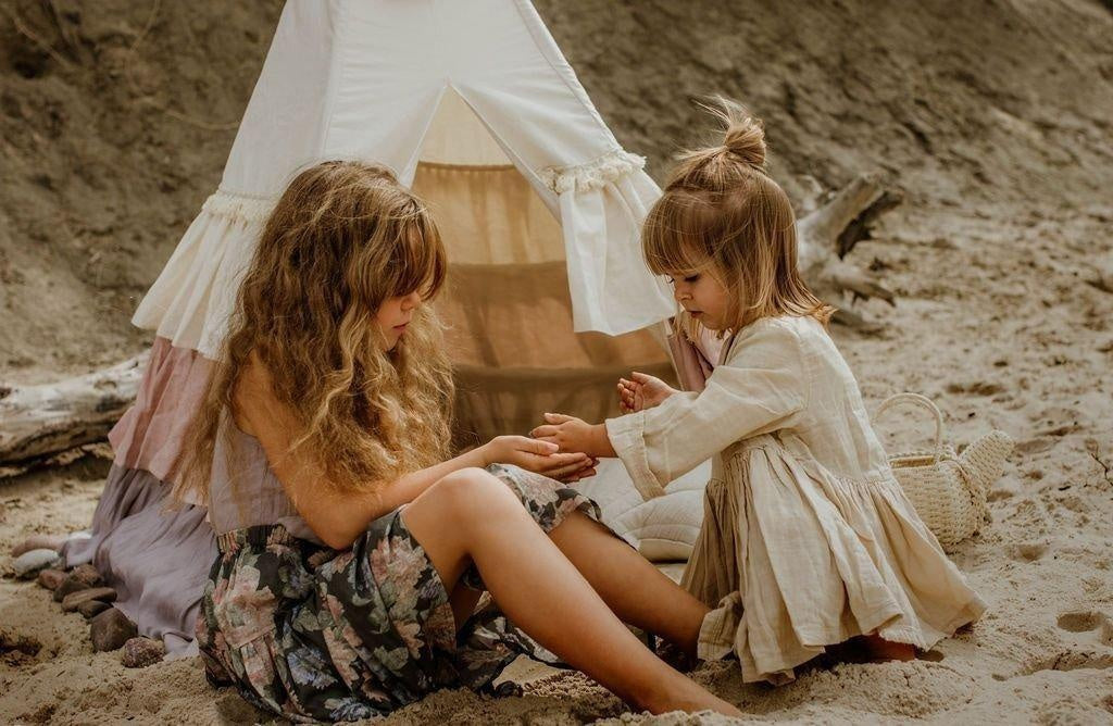 Moi Mili “Powder Frills” Teepee Tent with Frills and "Powder Pink" Shell Mat Set